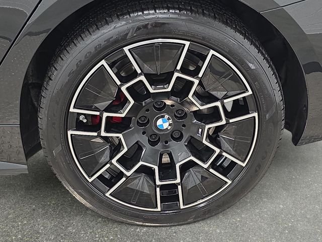 Used 2025 Black Sapphire Metallic BMW xDrive40 image 33