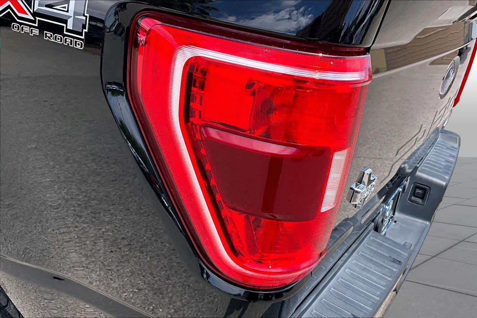 Used 2023 Agate Black Ford XLT image 27