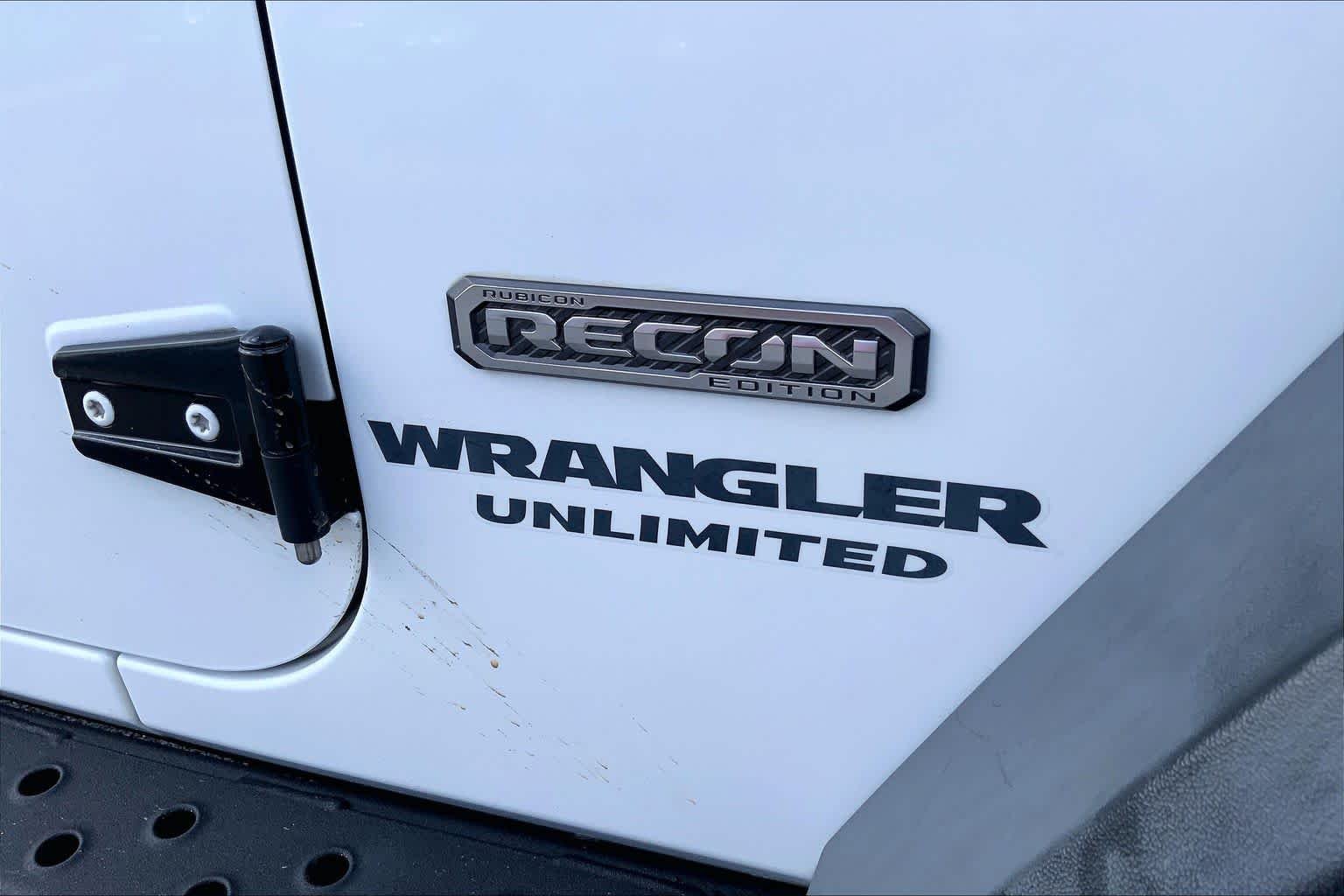 Used 2017 Bright White Clearcoat Jeep Rubicon Recon image 30
