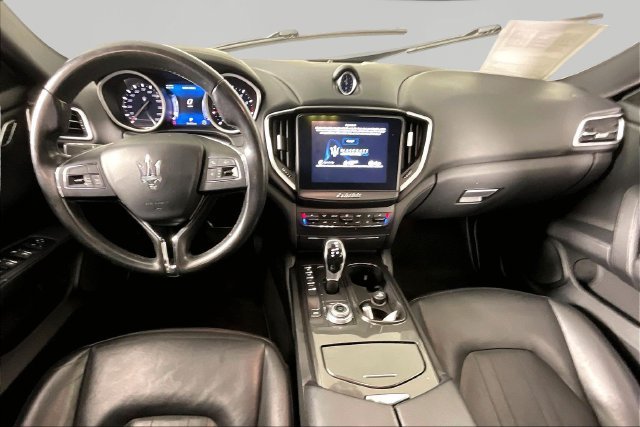 Used 2017  Maserati Base image 7