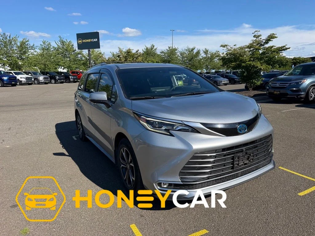 Used 2025 Silver Toyota Platinum image 1