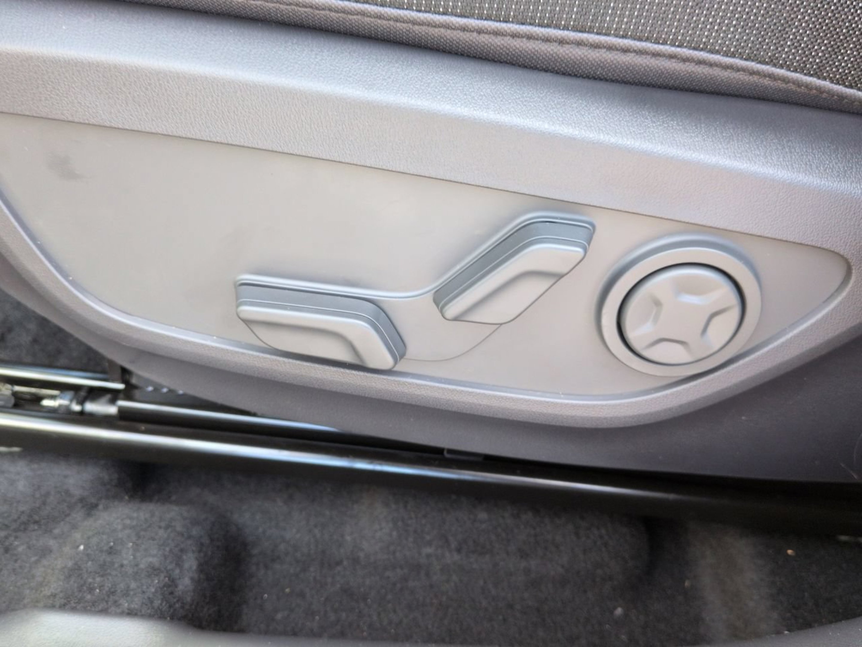 New 2027 Ivory Silver Kia S image 33