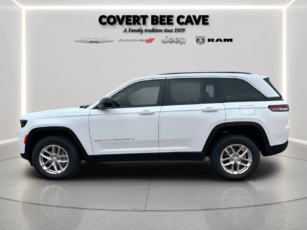 New 2026 Bright White Clear-Coat Exterior Paint Jeep Laredo image 6