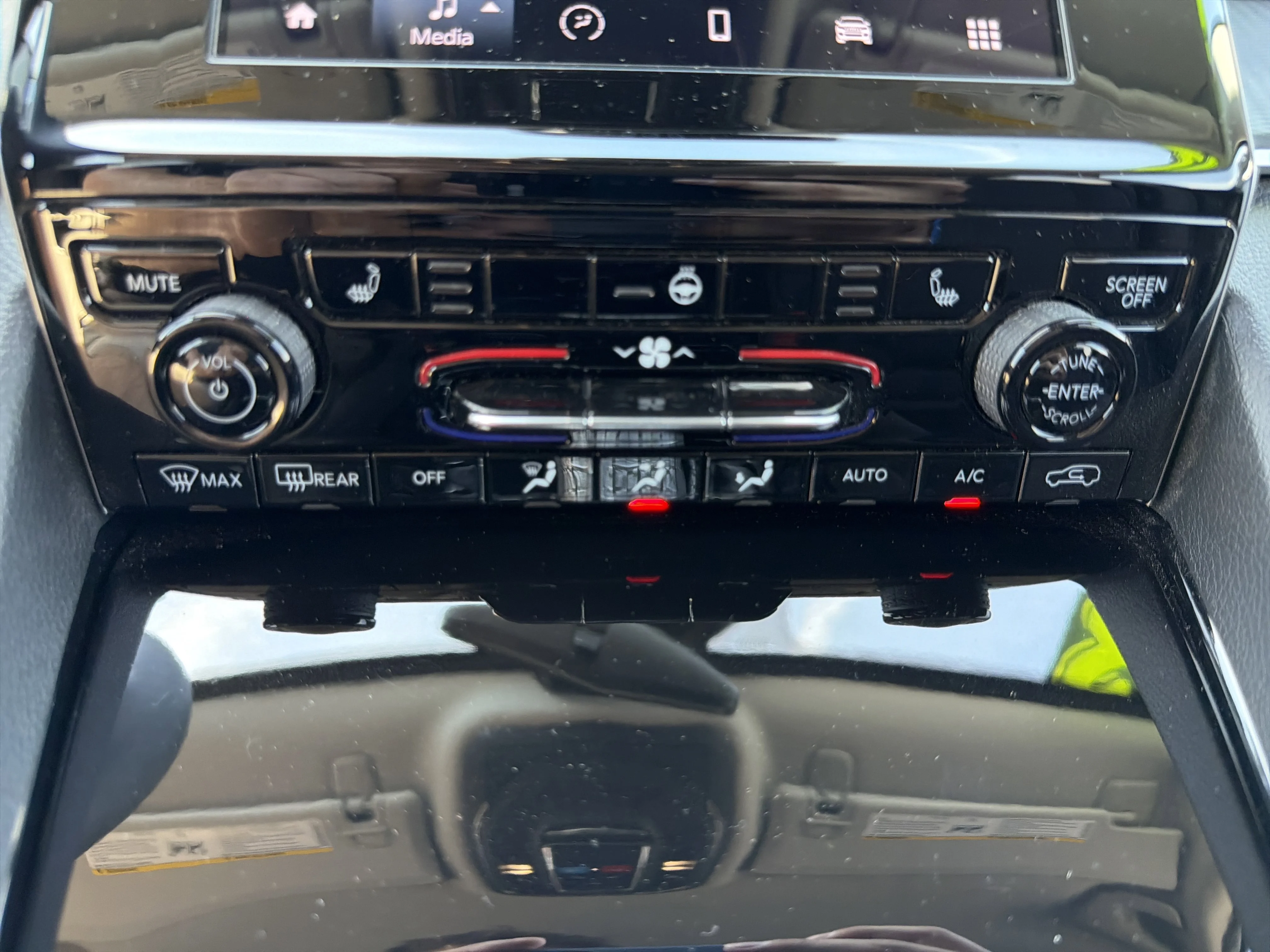 Used 2023 Velvet Red Pearlcoat Jeep Laredo image 29