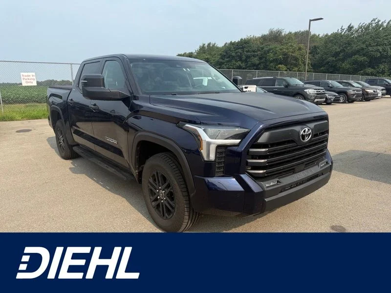 Used 2022  Toyota SR5 image 1