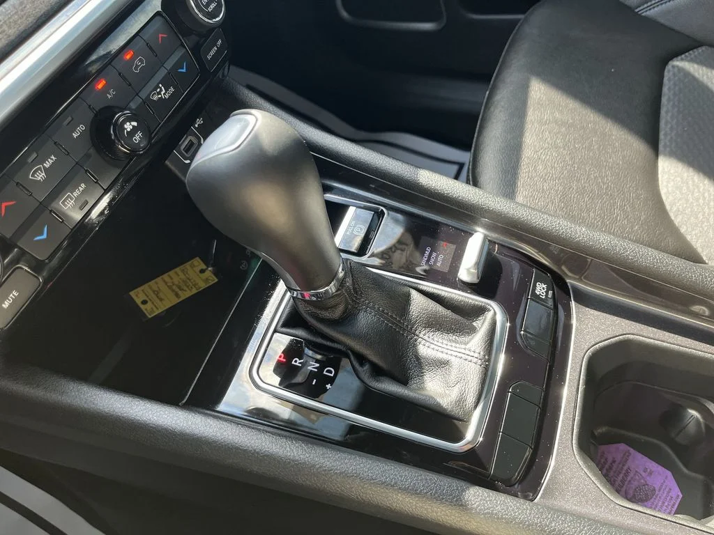 Used 2024 Blue Jeep Latitude image 19