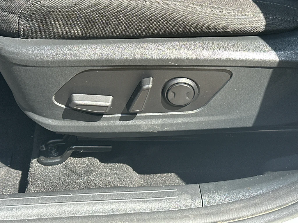 Used 2022 Quartz White Hyundai SEL image 27