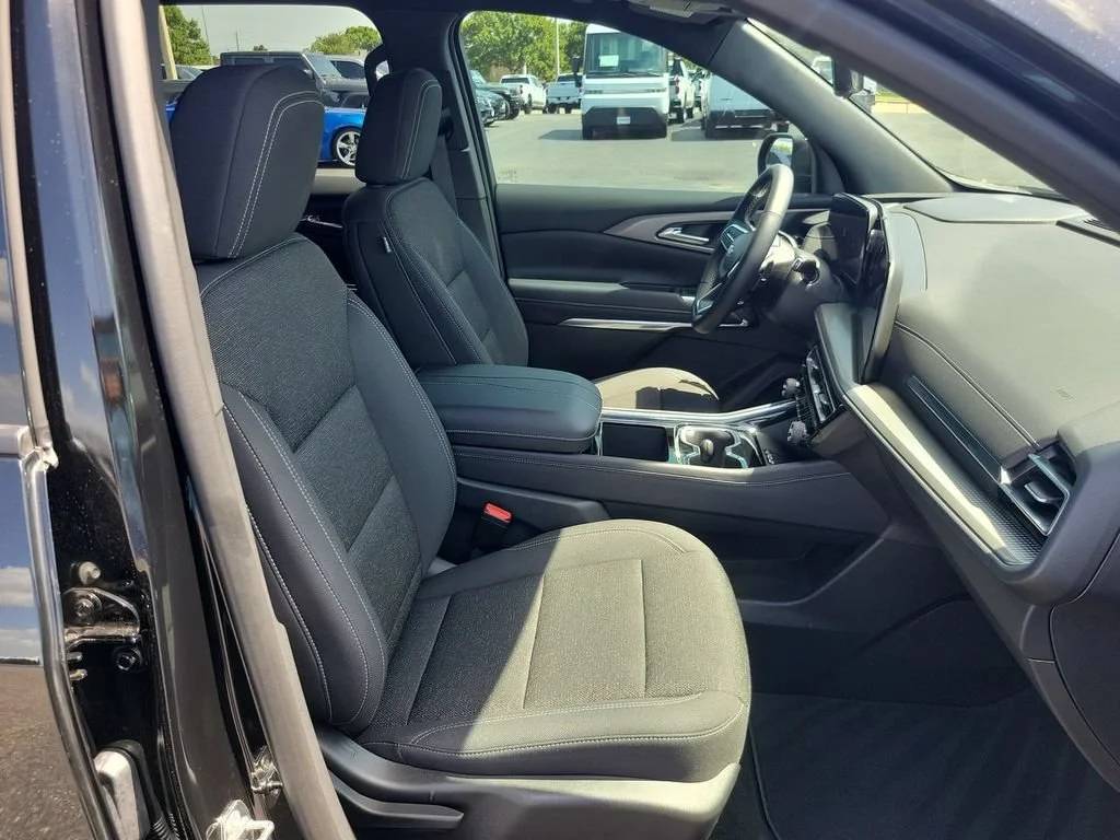 New 2026 Mosaic Black Metallic Chevrolet LT image 29
