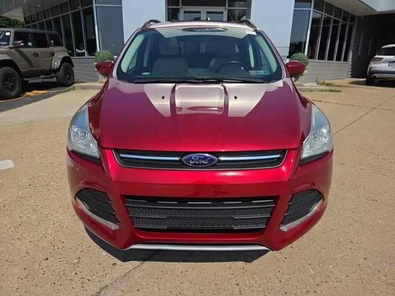 Used 2014 Red Ford SE image 2