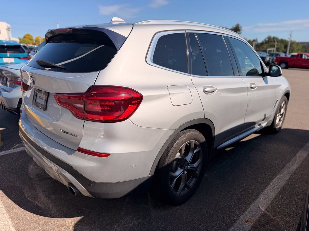 Used 2020 Silver BMW xDrive30i image 4
