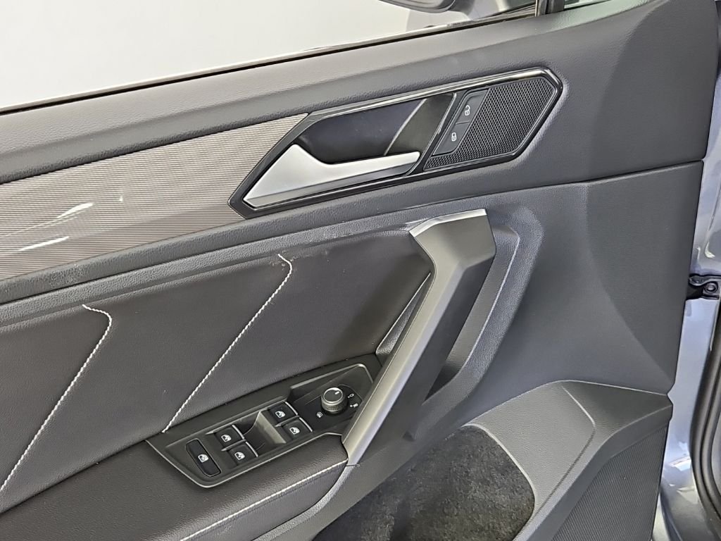 2023 Volkswagen Tiguan SE - Photo 12