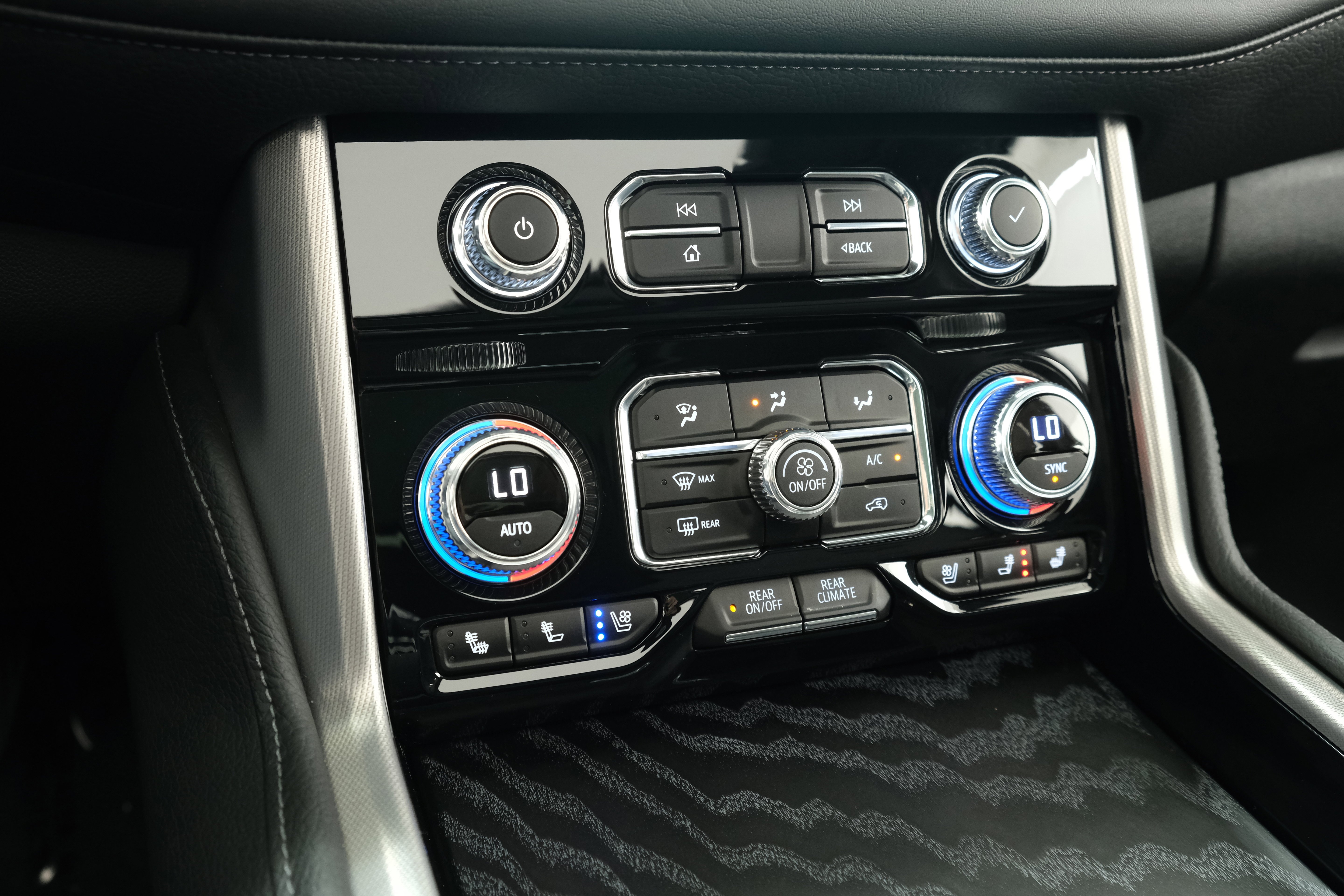 2024 GMC Yukon Denali - Photo 22