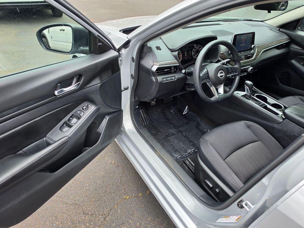 Used 2024 Brilliant Silver Metallic Nissan 2.5 SV image 19