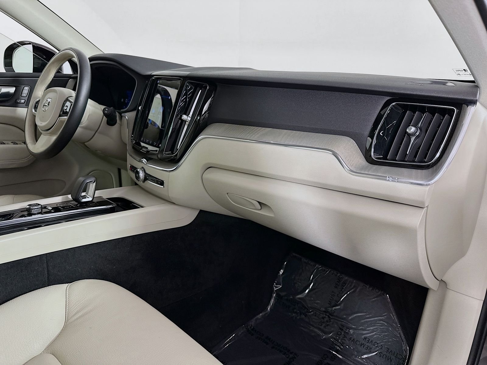 Used 2023 Gray Volvo T8 Plus Dark Theme image 29