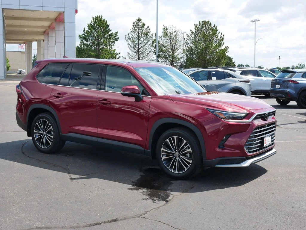 Certified 2025 Toyota Grand Highlander Platinum with VIN 5TDADAB51SS020961 for sale in Minneapolis, Minnesota