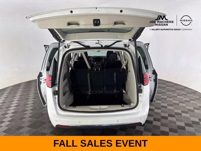 Used 2023 White Chrysler Touring L image 21