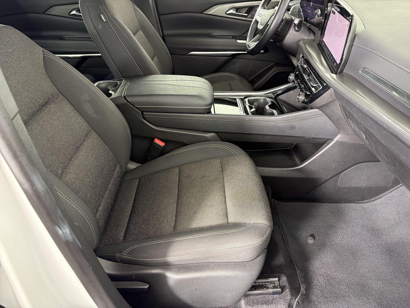 Used 2024 Summit White Chevrolet LT image 11