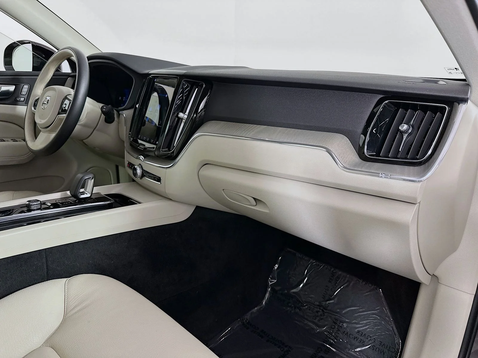 Used 2023 Gray Volvo T8 Plus Dark Theme image 29