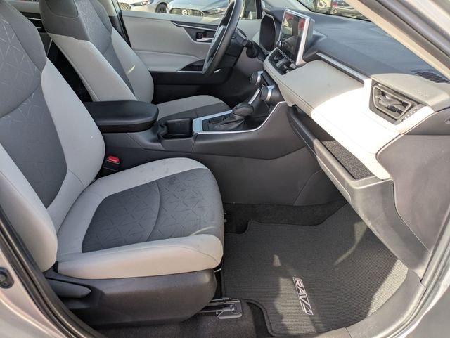 Used 2025 Silver Sky Metallic Toyota XLE image 29