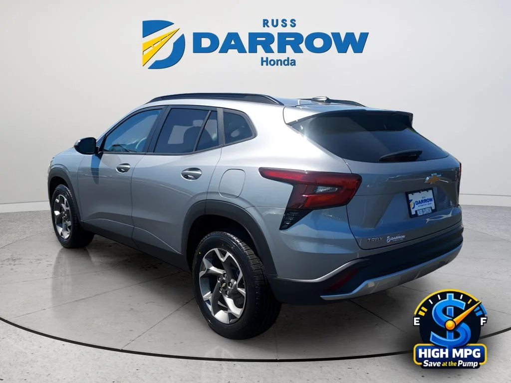 Used 2025 Gray Chevrolet LT image 3