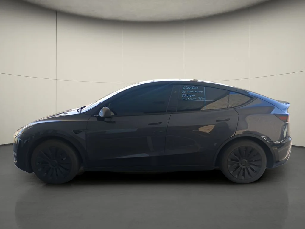 Used 2024  Tesla  image 4