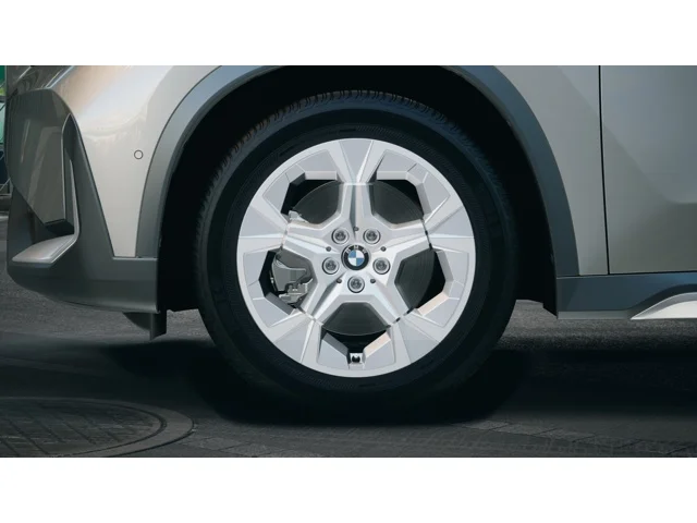 New 2026 Space Silver Metallic BMW xDrive28i image 7