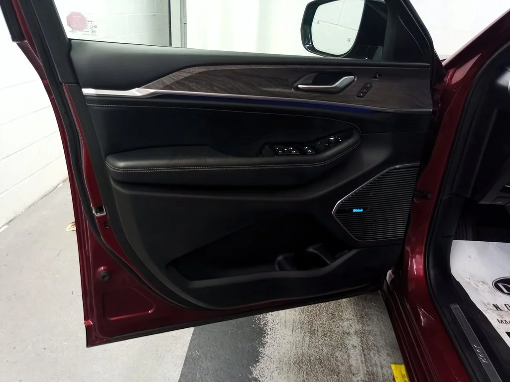 Used 2022 Velvet Red Pearl Jeep Overland image 7