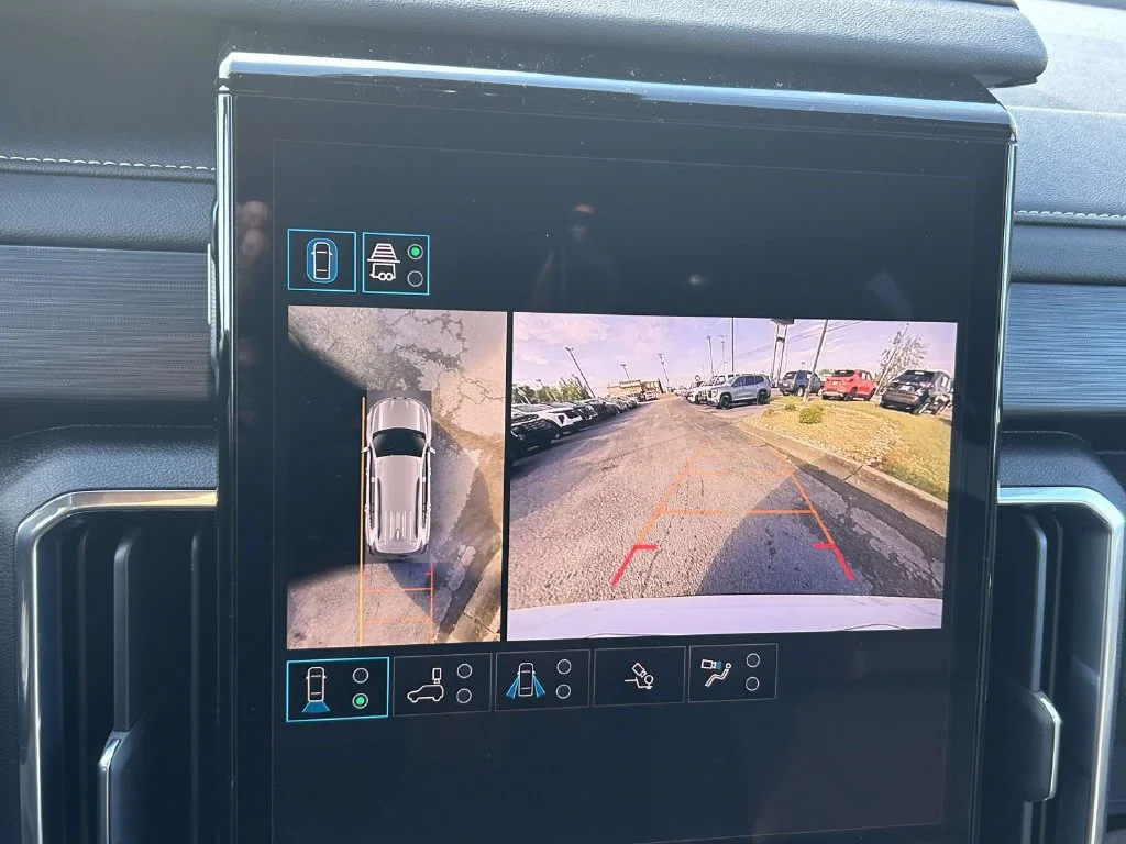 New 2027 Summit White GMC Elevation image 21