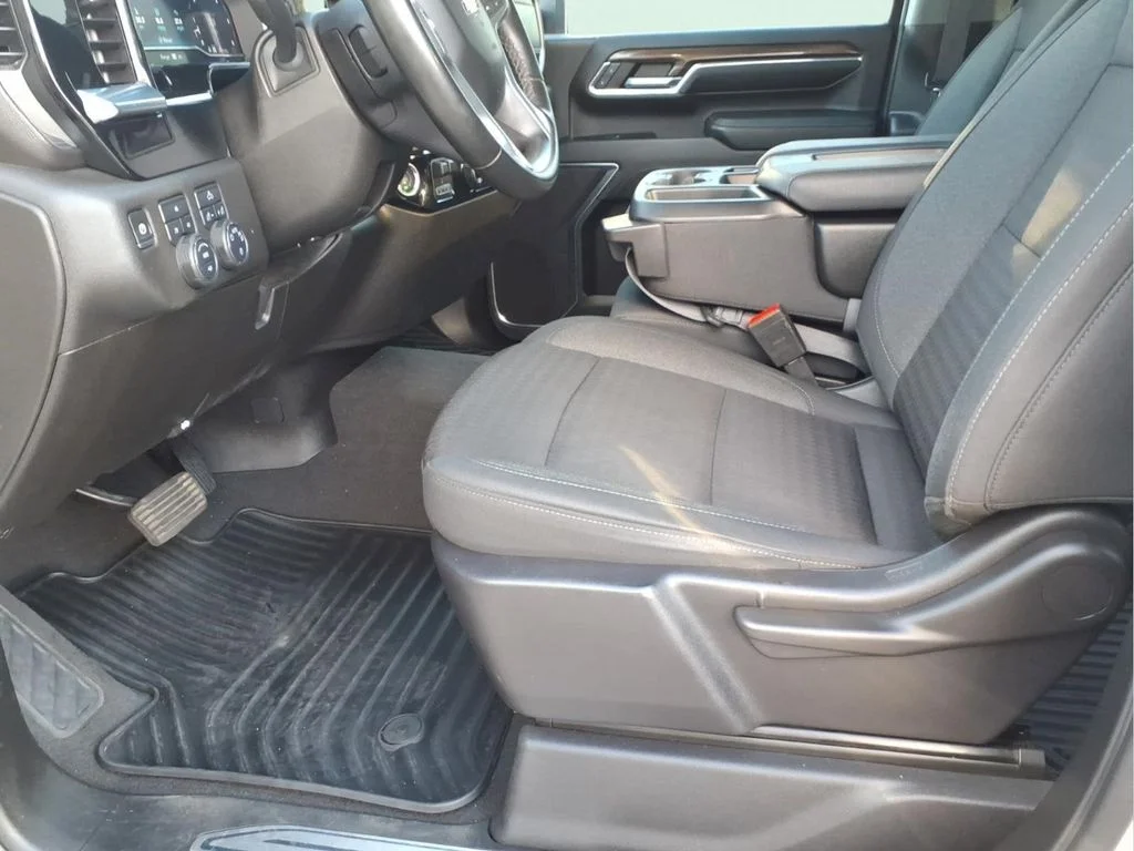 Used 2024 White Chevrolet LT image 19