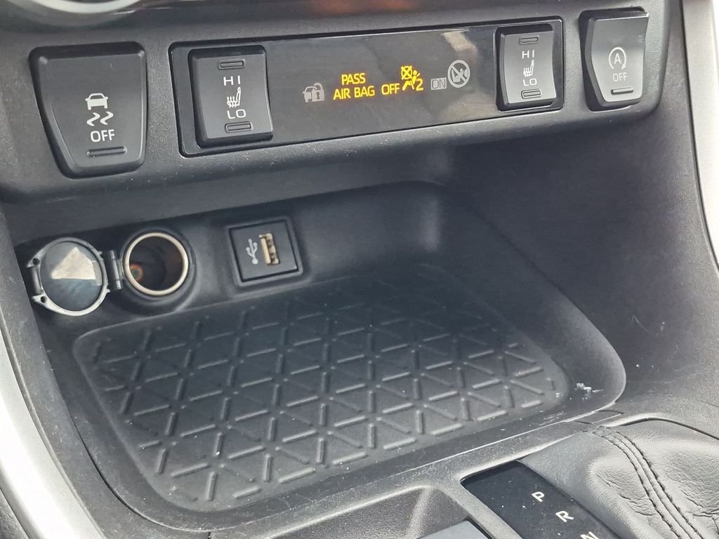 Used 2023  Toyota XLE Premium image 21