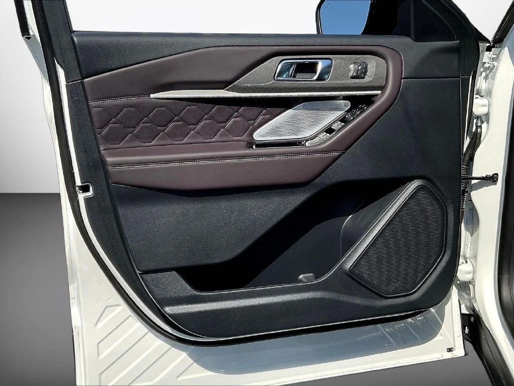 New 2026 Star White Metallic Tri-Coat Ford Platinum™ image 28