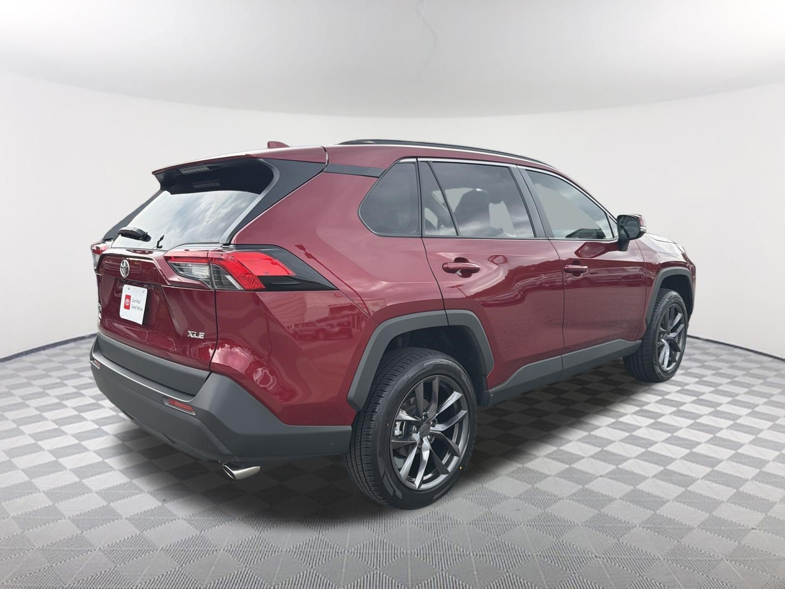 Used 2025 Ruby Flare Pearl Toyota XLE Premium image 16