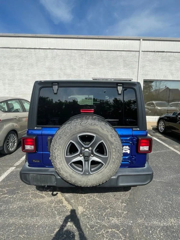 Used 2019 Blue Jeep Unlimited Sport S image 4
