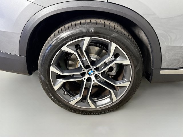 Used 2024 Skyscraper Grey Metallic BMW sDrive40i image 29