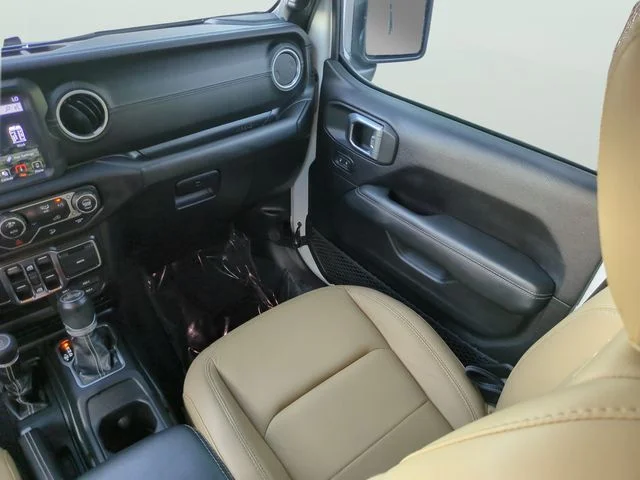 Used 2019 White Jeep Unlimited Sahara image 14