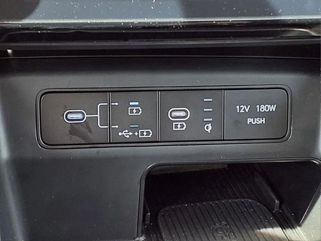 New 2026 White Hyundai SEL Premium image 19