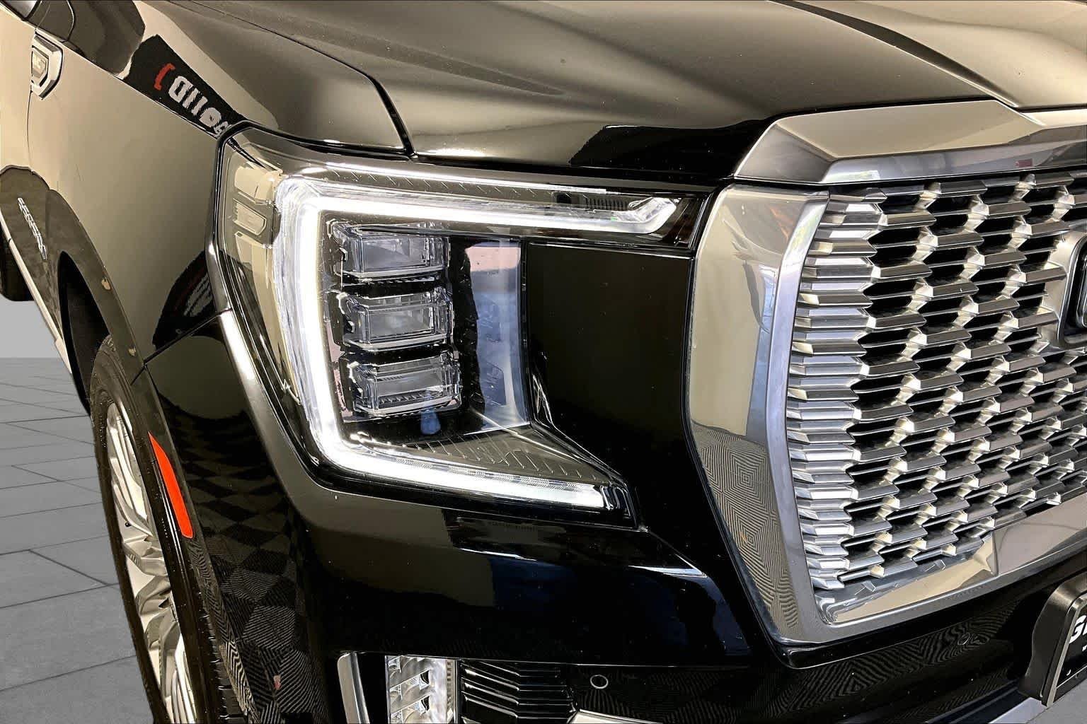 Used 2023 Onyx Black GMC Denali image 27