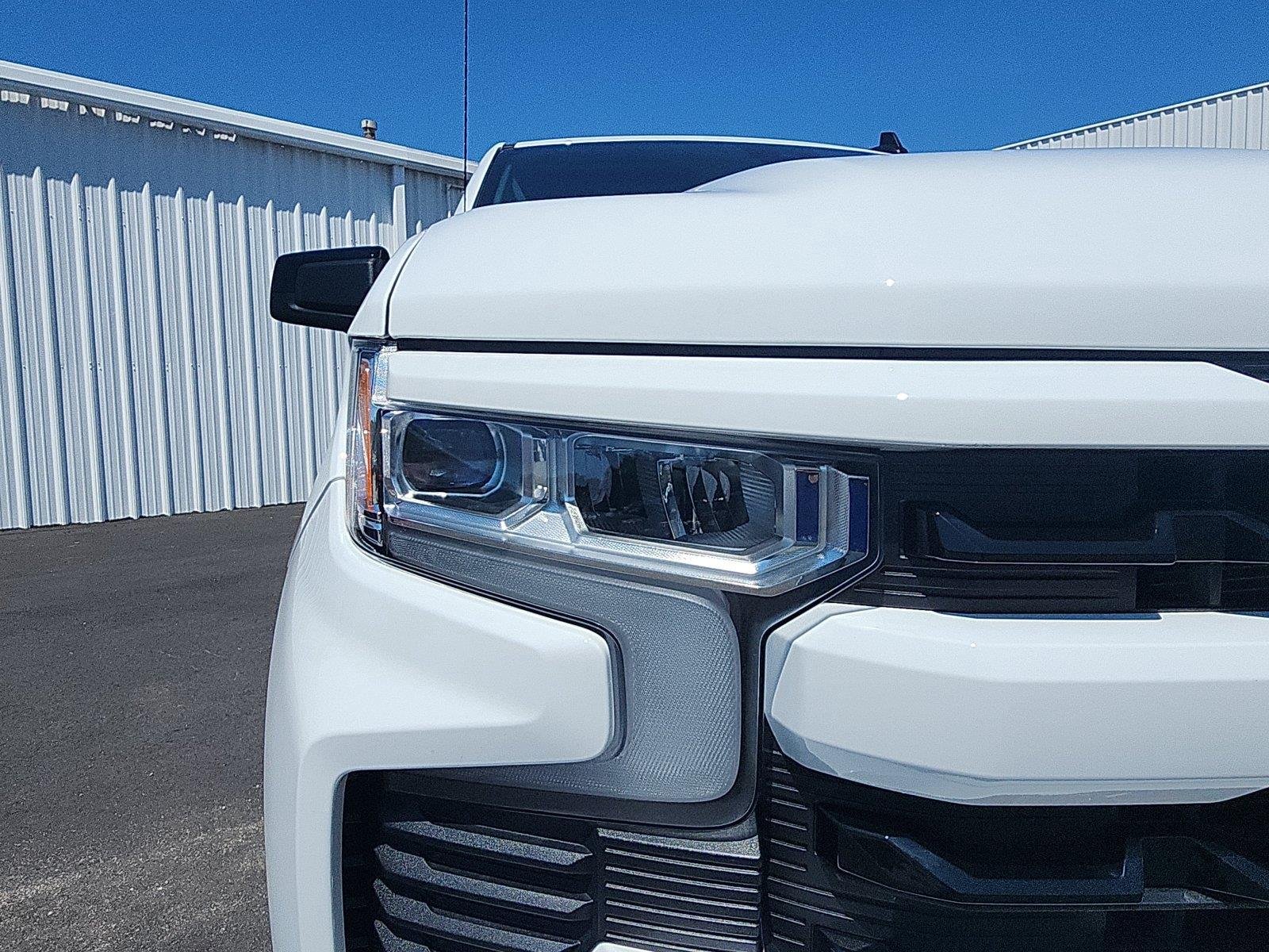 New 2026 Summit White Chevrolet RST image 12
