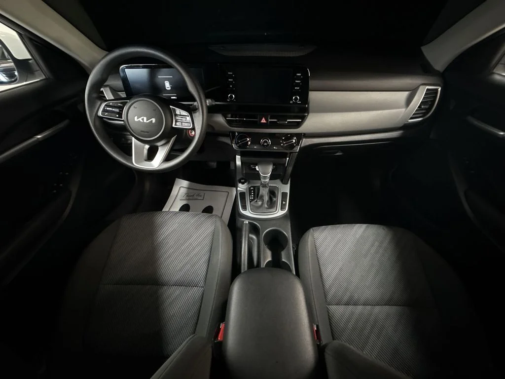 Used 2026 Snow White Pearl Kia LX image 18