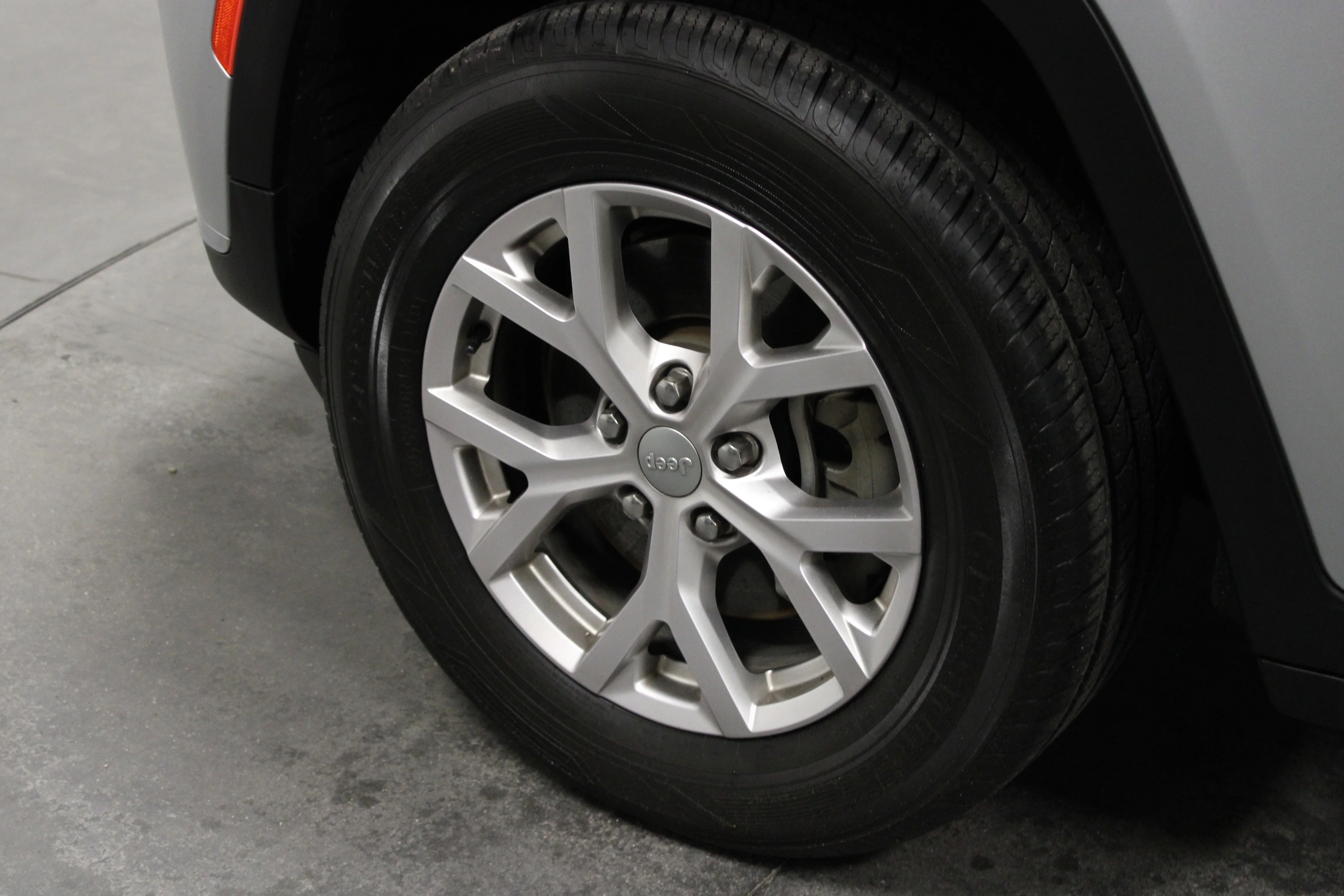 Used 2021 Silver Zynith Jeep Limited image 10