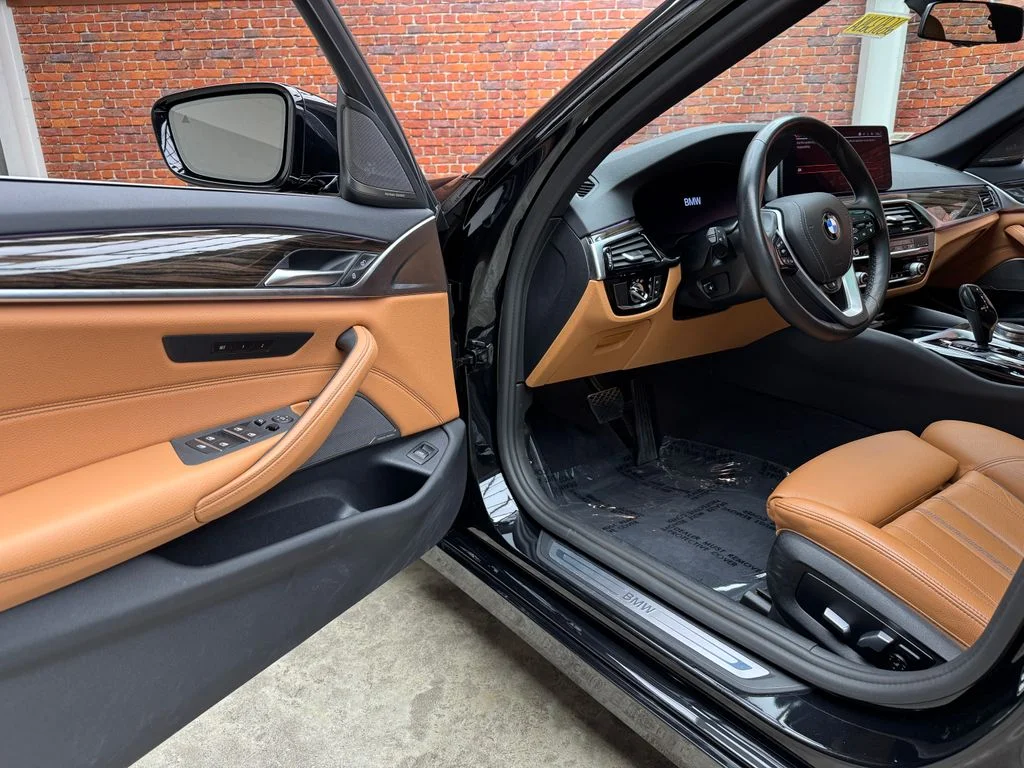 Used 2022 Black BMW 540i xDrive image 10