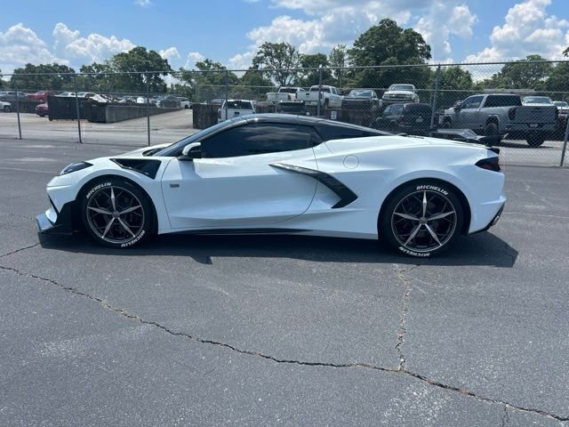 Used 2021 White Chevrolet Stingray image 2
