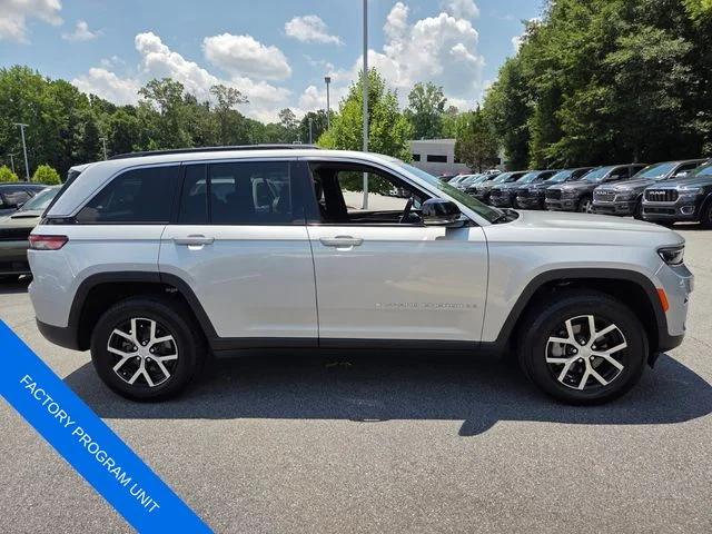 Used 2025 Silver Jeep Limited image 10