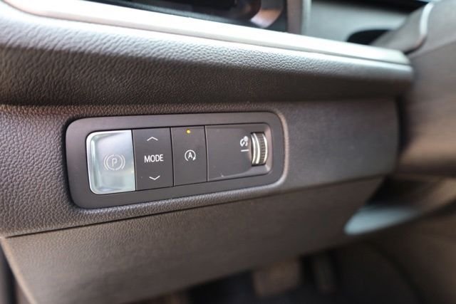 Used 2025 White Chevrolet LT image 19