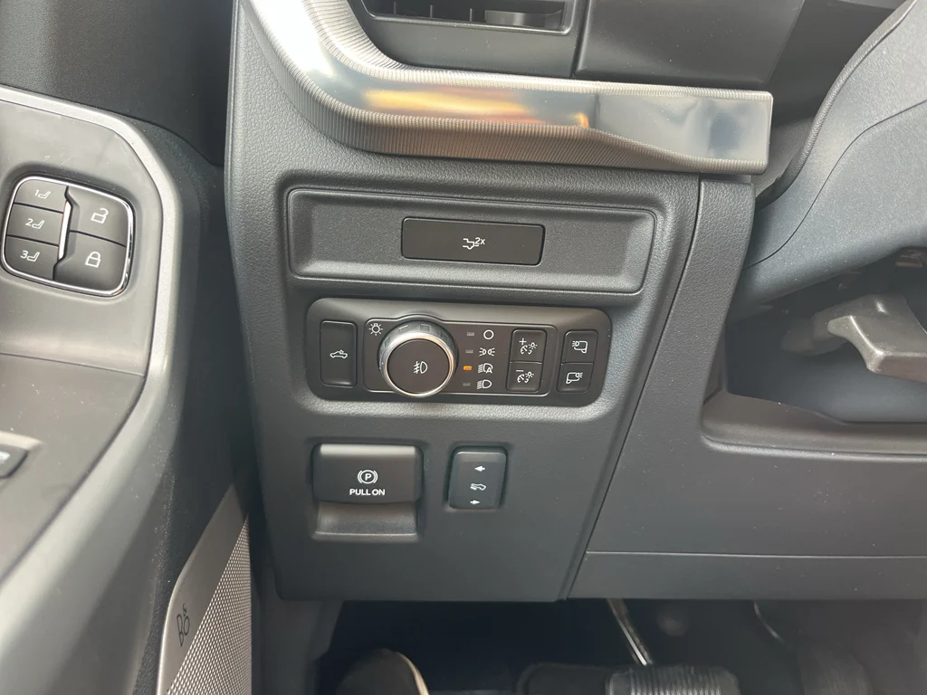 New 2026 Star White Metallic Tri-Coat Ford Lariat® image 40