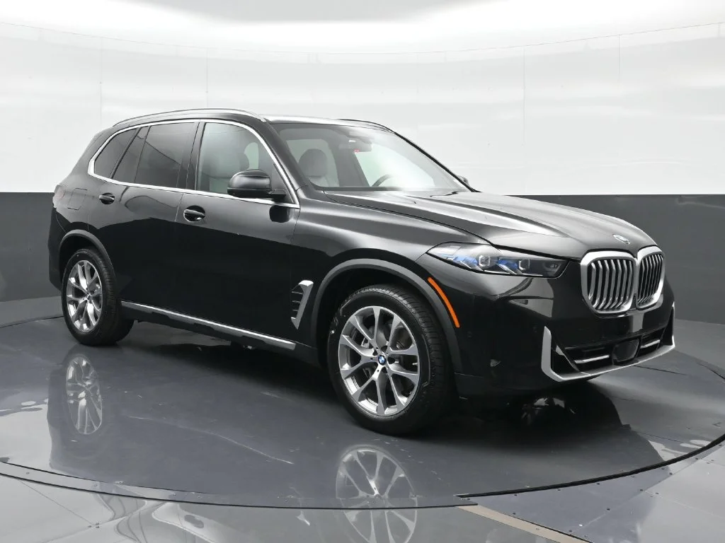 Certified Used 2025 Black Sapphire Metallic BMW sDrive40i image 13
