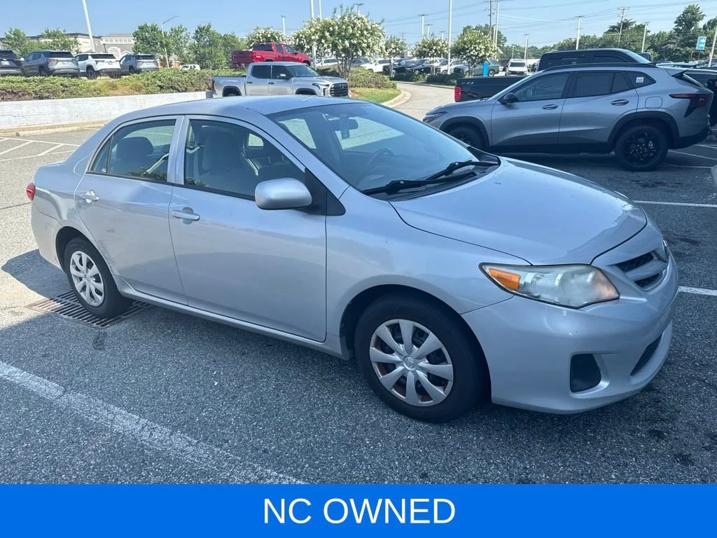 Used 2013 Classic Silver Metallic Toyota L image 4