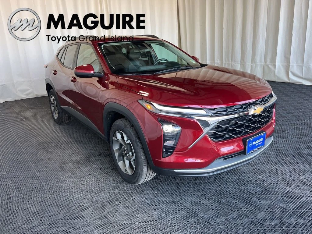 Used 2025 Red Chevrolet LT image 32