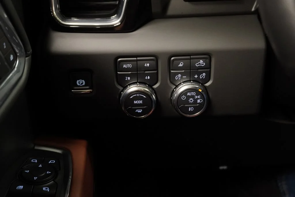 Used 2025 Onyx Black GMC Denali Ultimate image 28
