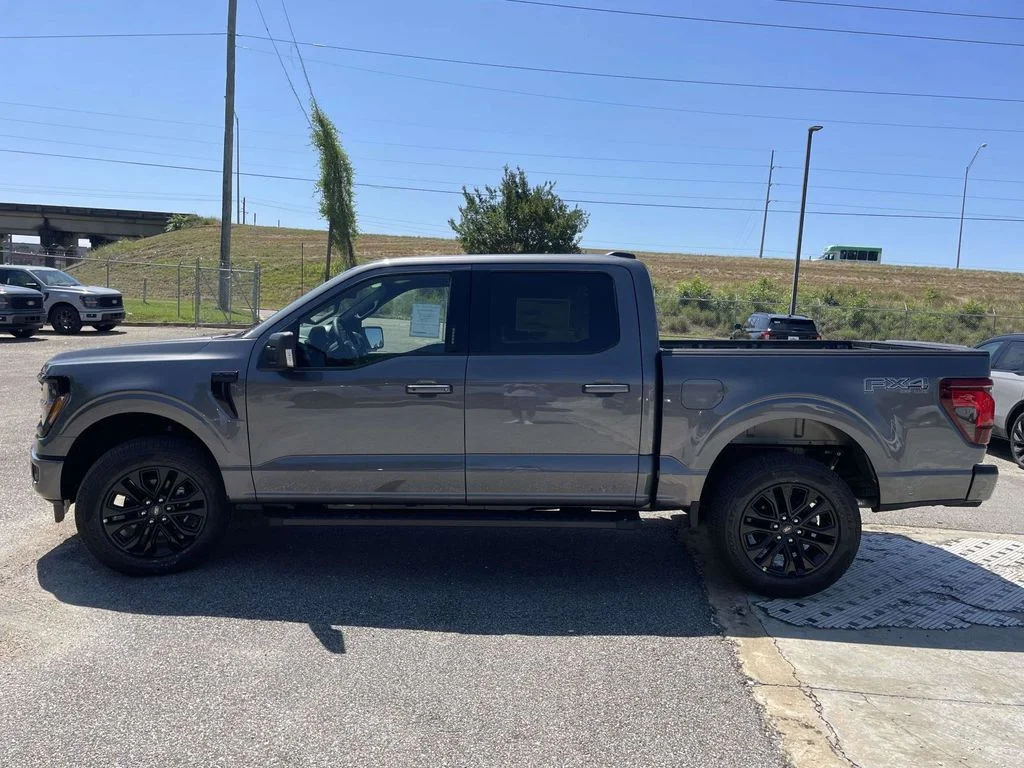 New 2026 Carbonized Gray Metallic Ford XLT image 6